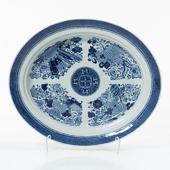 A blue and white export porcelain tureen with cover, and an oval serving dish, China, Qianlong and Jiaqing.