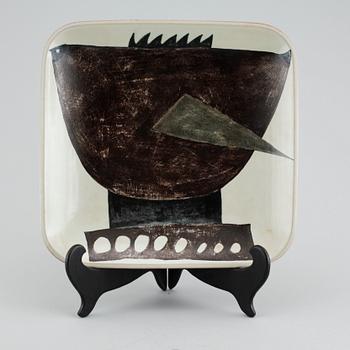 Unique ceramic plate by CARL-HARRY STÅLHANE and AUNE LAUKKANEN, Rörstrand, mid 20th century.