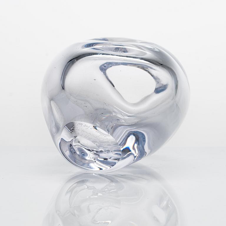 Marja Hepo-aho, glasskulptur, "Finally together", signerad Marja Hepo-aho 2021, Glass Studio Mafka&Alakoski Riihimäki.