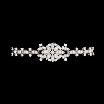 ARMBANDSUR, Gübelin, briljant- och navettslipade diamanter, tot. 3.68 ct, 1960-tal.