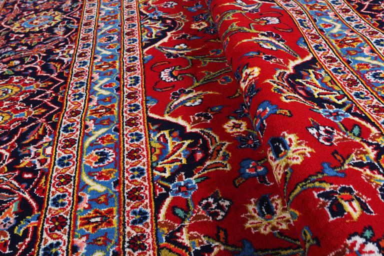 A carpet, Kashan, ca 420 x 305 cm.