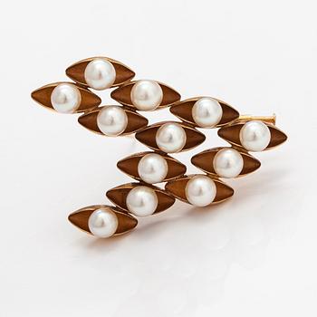 A 14K gold brooch with cultured pearls. Matti Hyvärinen, Turku 1970.