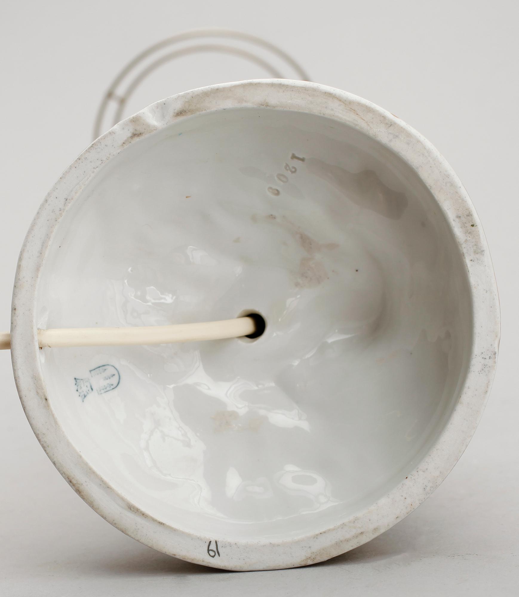 BORDSLAMPA, porslin, Schierholz, 1900-talets första hälft.