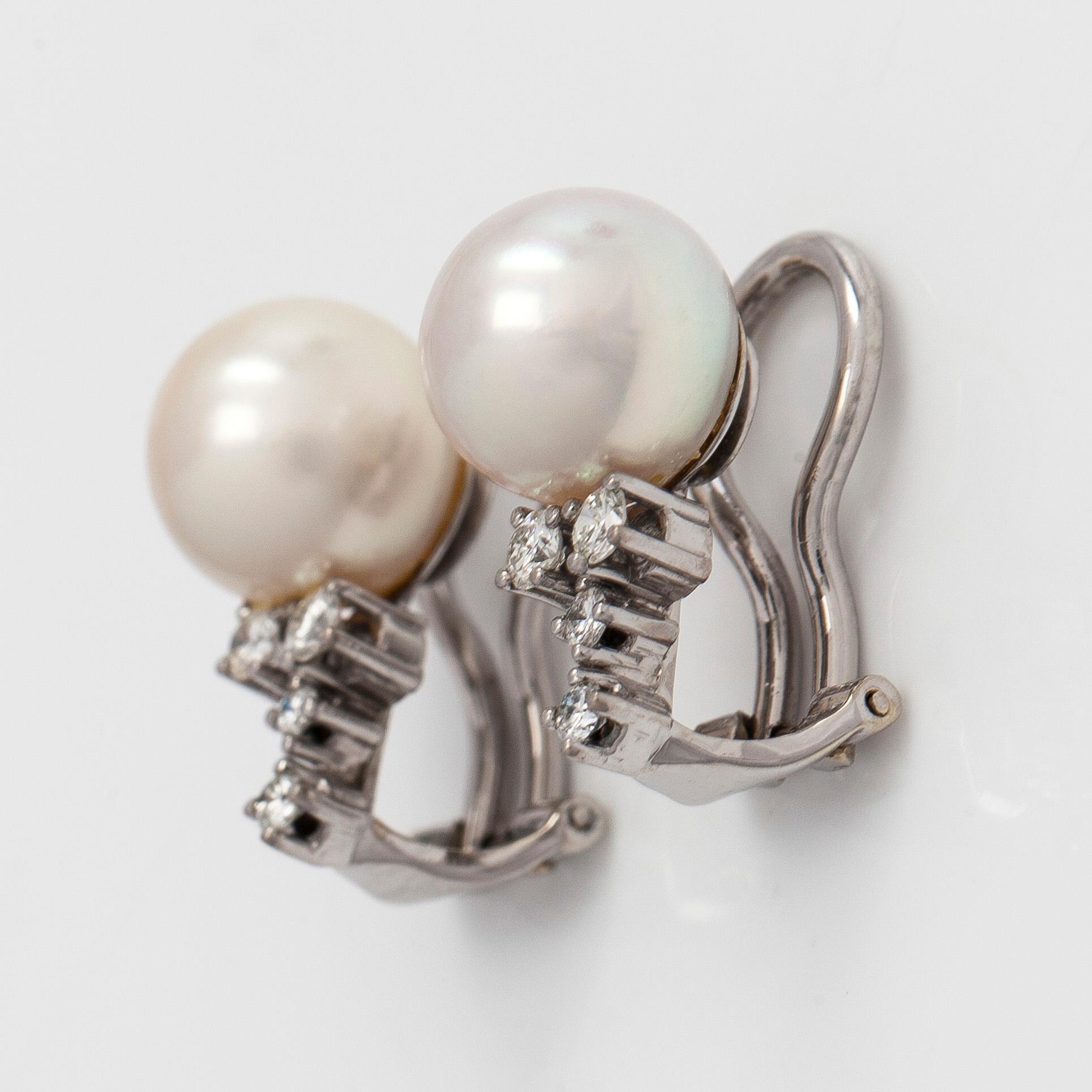 Pearl earrings, cultured pearls, brilliant cut diamonds, 18K white gold.