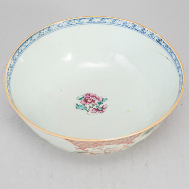 A famille rose bowl, Qing dynasty,  Qianlong (1736-95).