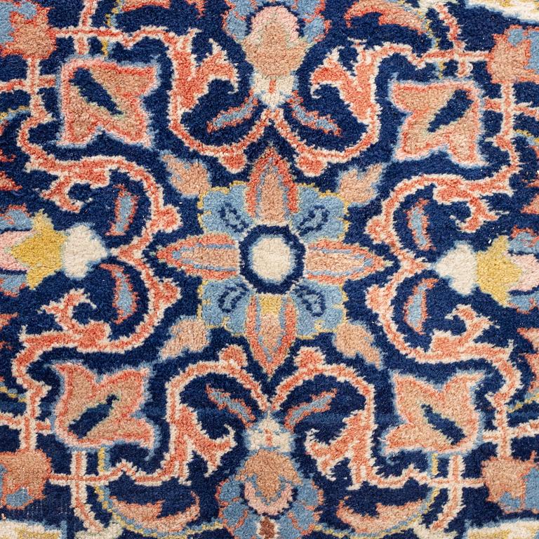 A carpet, Old Sarouk, parobably, ca 393 x 287 cm.