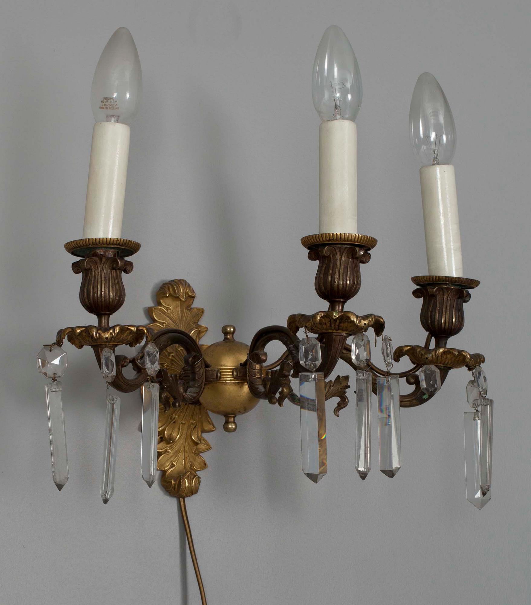 VÄGGLAMPETTER, ett par, brons, 1800-talets slut.