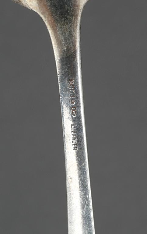 PARTI BESTICK, 38 delar, silver, första hälft 1900-talets. Längd av strösked 18 cm. Total vikt ca 1006 g.