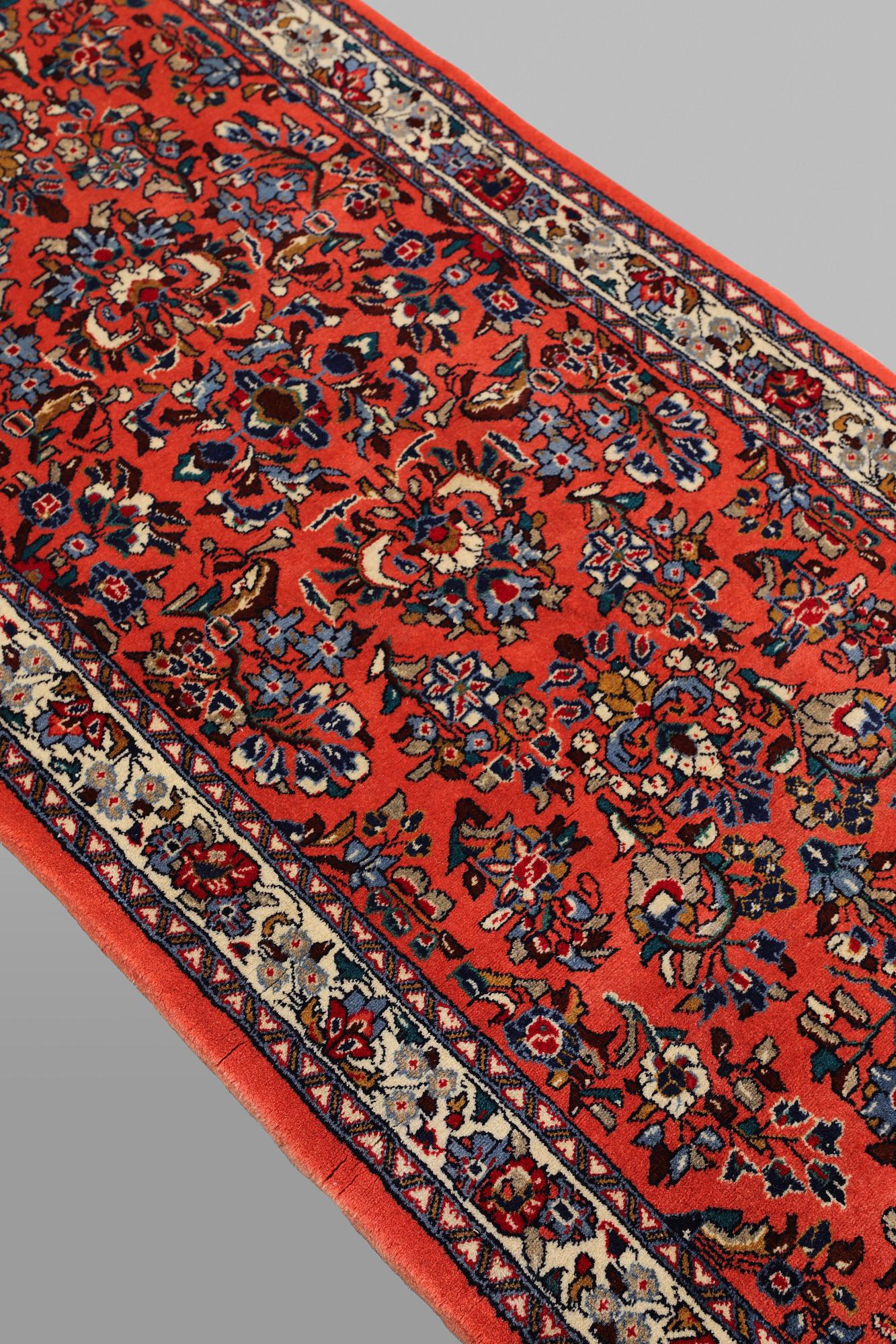 A Sarouk runner, approx. 580 x 84 cm.