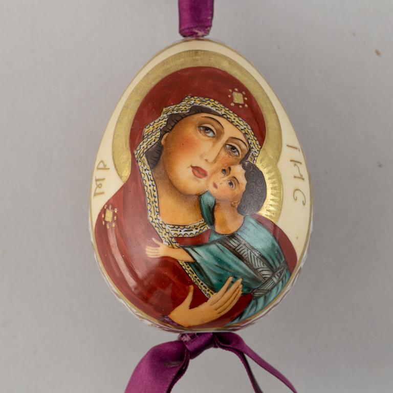 Ägg, 3 st, porslin, Ryssland, 1800-talets andra hälft.
