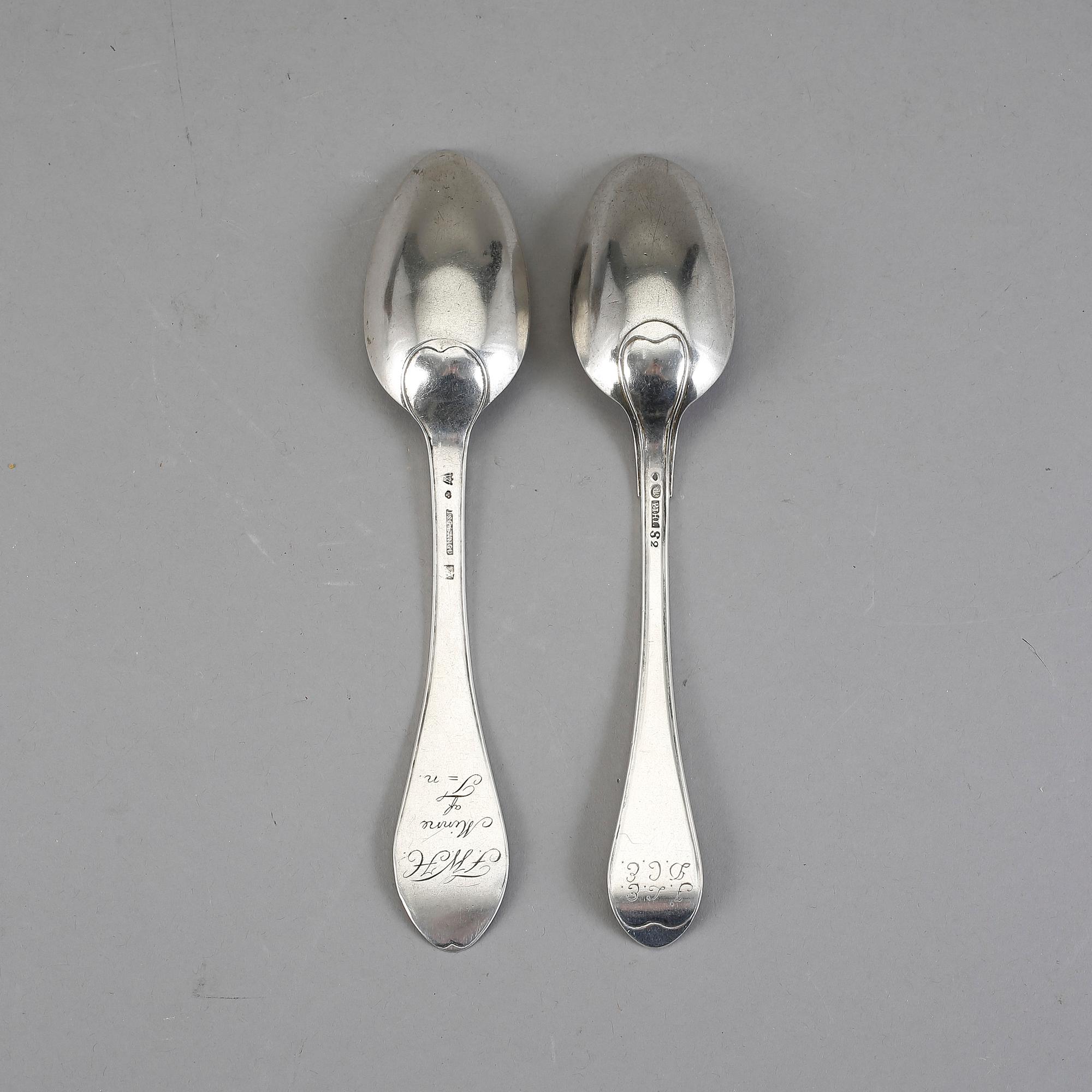 SKEDAR 2 st, silver. Peter Pihl, Västervik 1800 och Johan Samuel Gottfrid Lange, Växjö, verksam 1798-1820. Vikt 134 g.