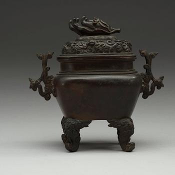 A bronze censer, Qing dynasty, 17th/18th Century.