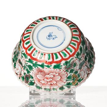A famille verte cup, Qing dynasty, Kangxi (1662-1722).