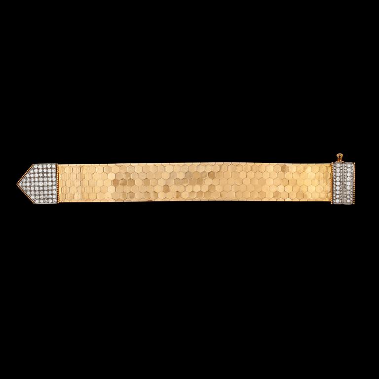 A gold and brilliant cut diamond bracelet, tot. app. 5-6 cts. 1950's.