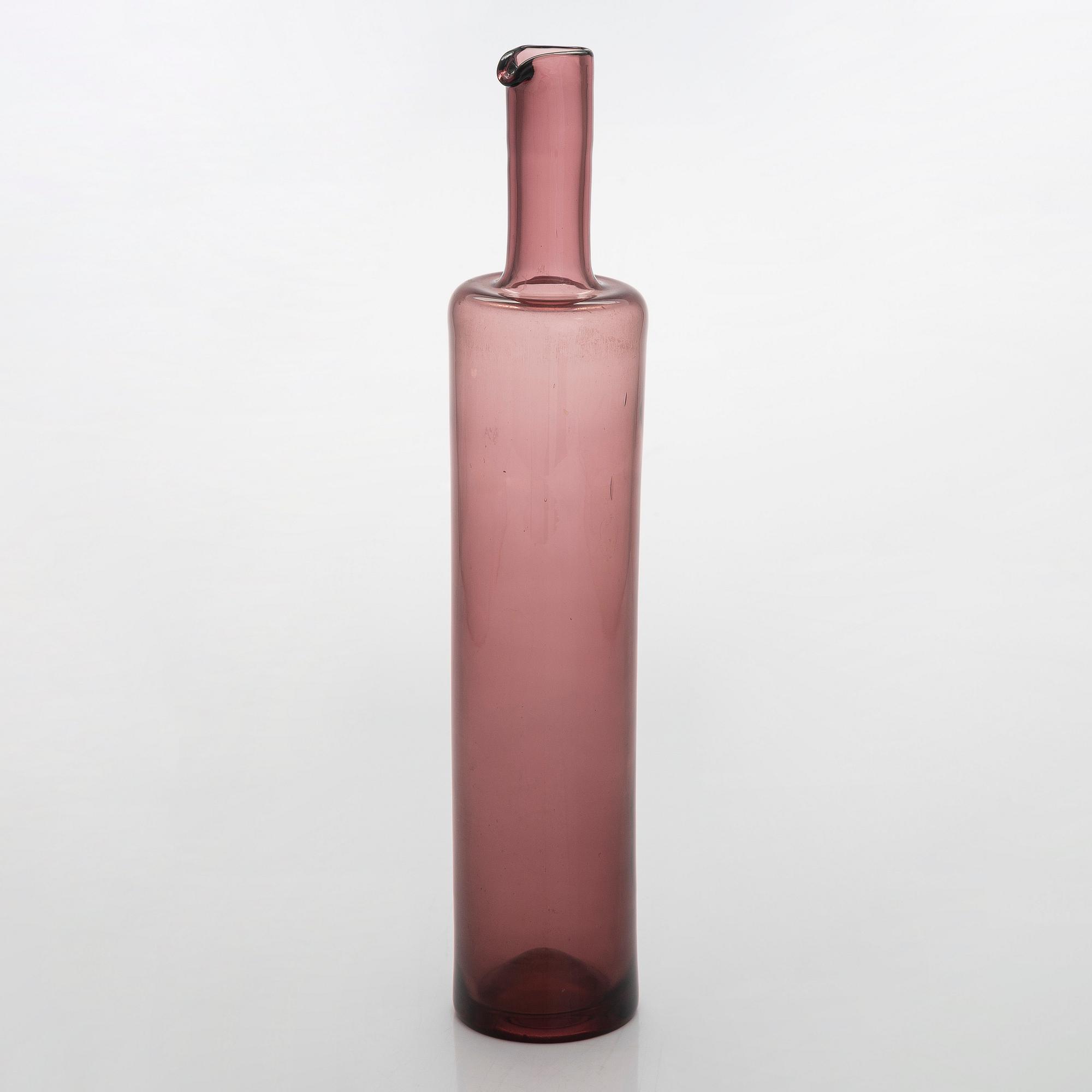 Nanny Still, a glass bottle signed Riihimäen Lasi O.Y Nanny Still.