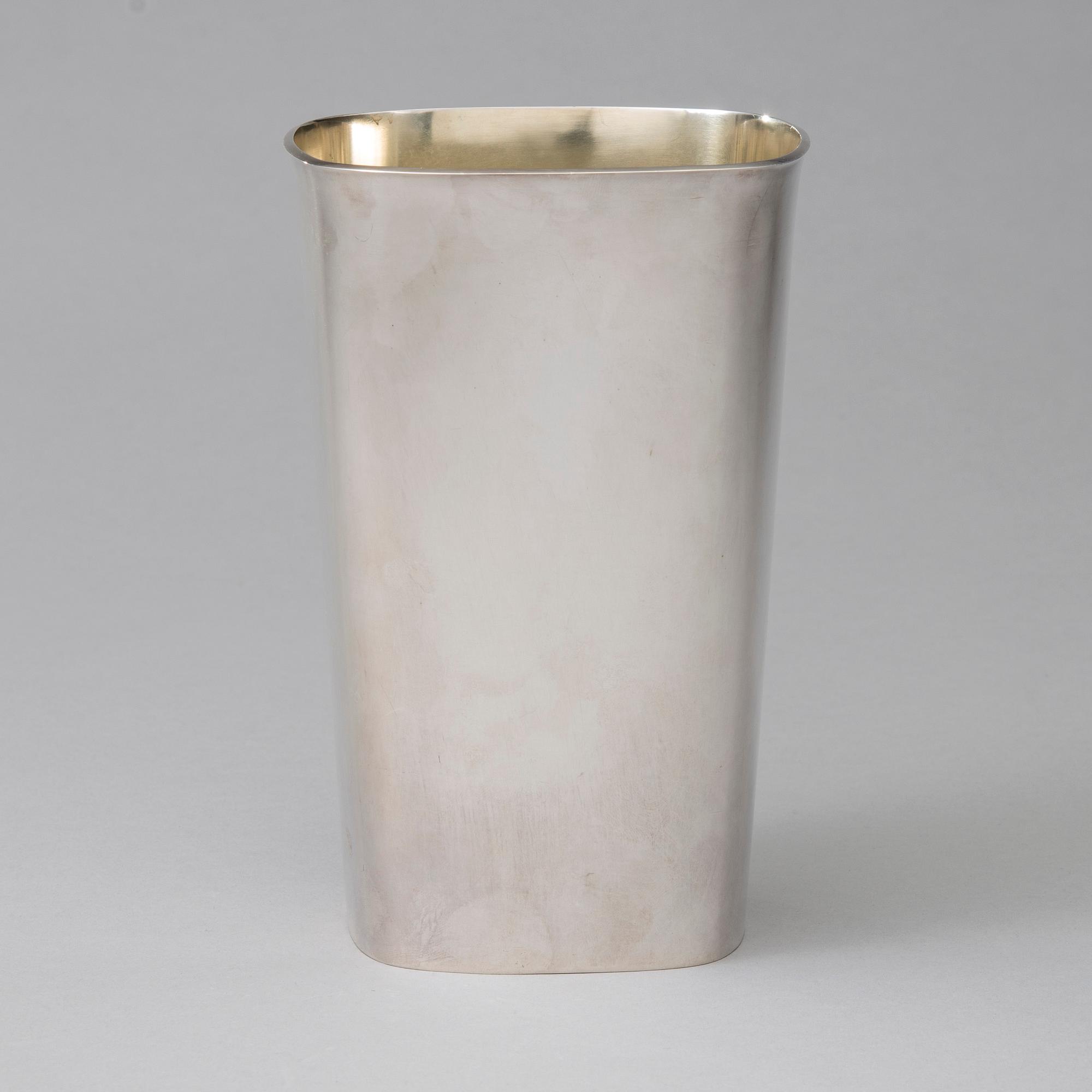 VAS, sterlingsilver, GAB Stockholm, Sh. Gillgren, 1954. Vikt 485 g.