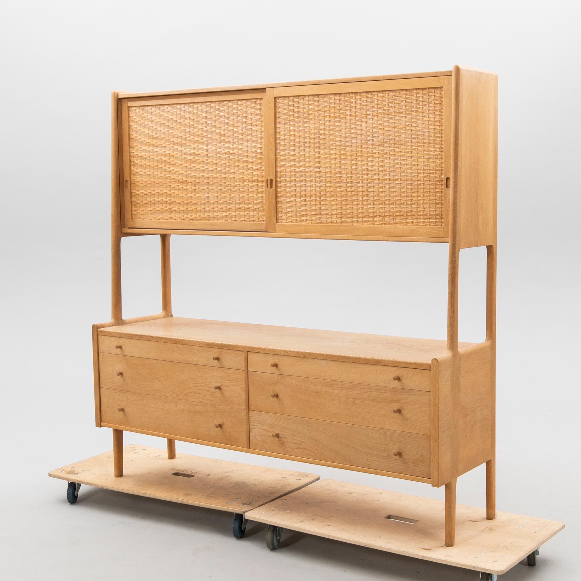 Hans J. Wegner, skåp, "RY-20" för Ry Möbler, Danmark, 1960-tal.