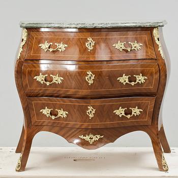 BYRÅ, rokokostil. 1900-tal.