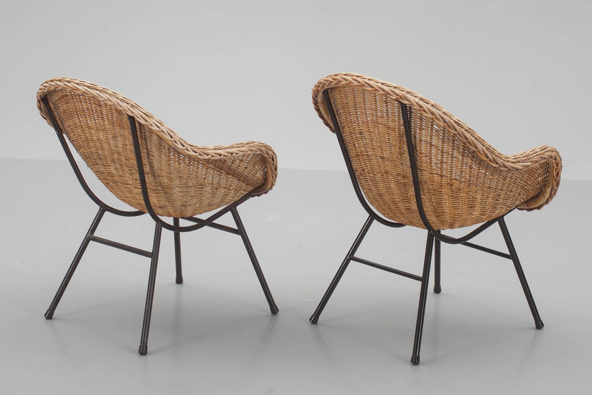 KARMKORGSTOLAR, ett par, 1900-talets andra hälft.