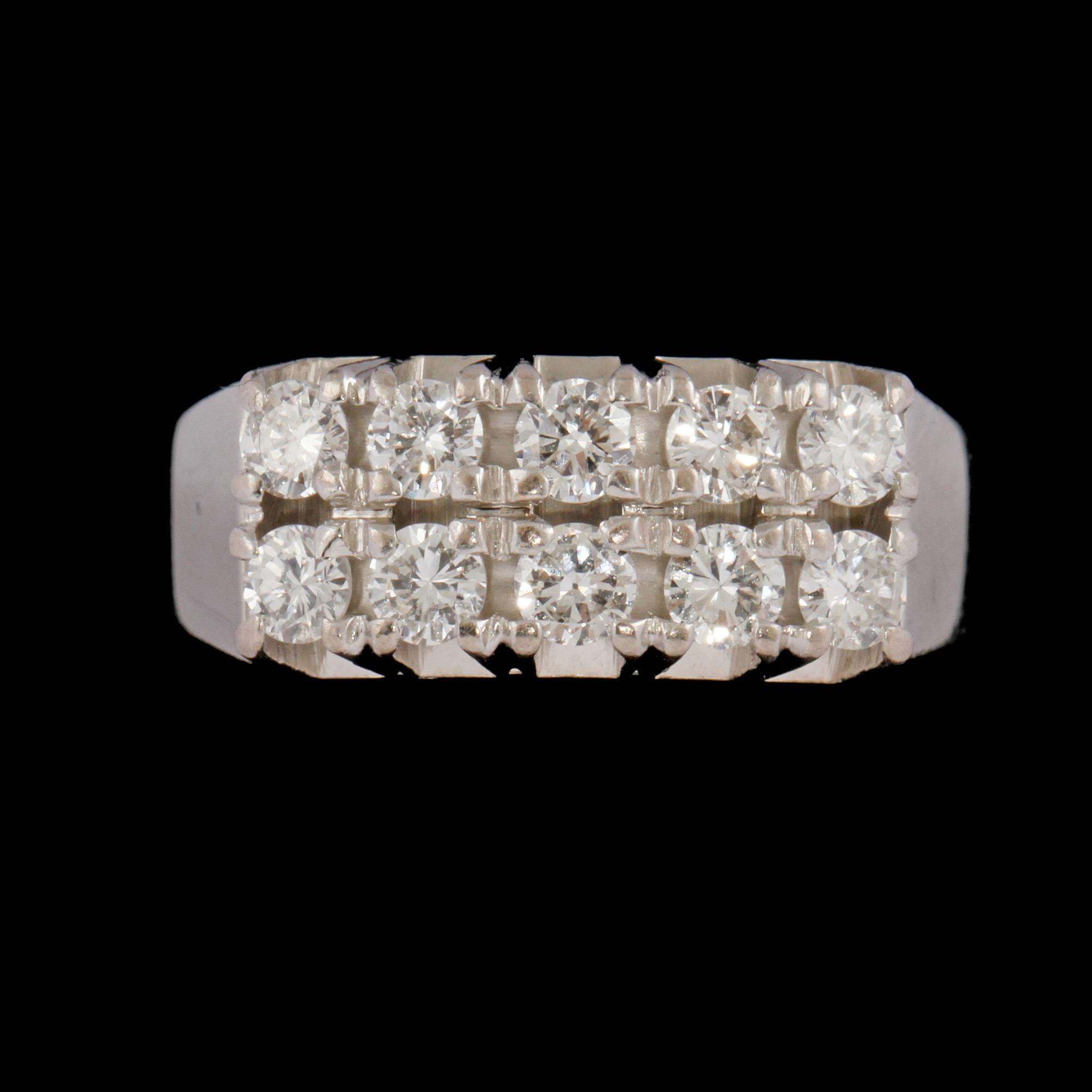 RING, 18k vitguld med 10 briljantslipade diamanter ca 0.6 ct. Vikt 6 g.