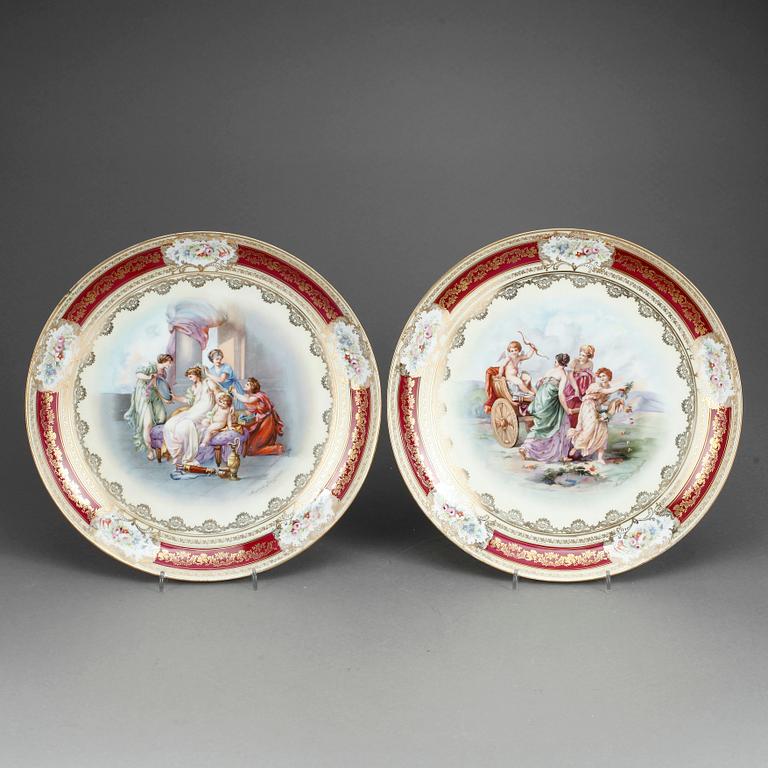 TALLRIKAR, ett par, porslin. Wienliknande märke, 1800-talets slut.