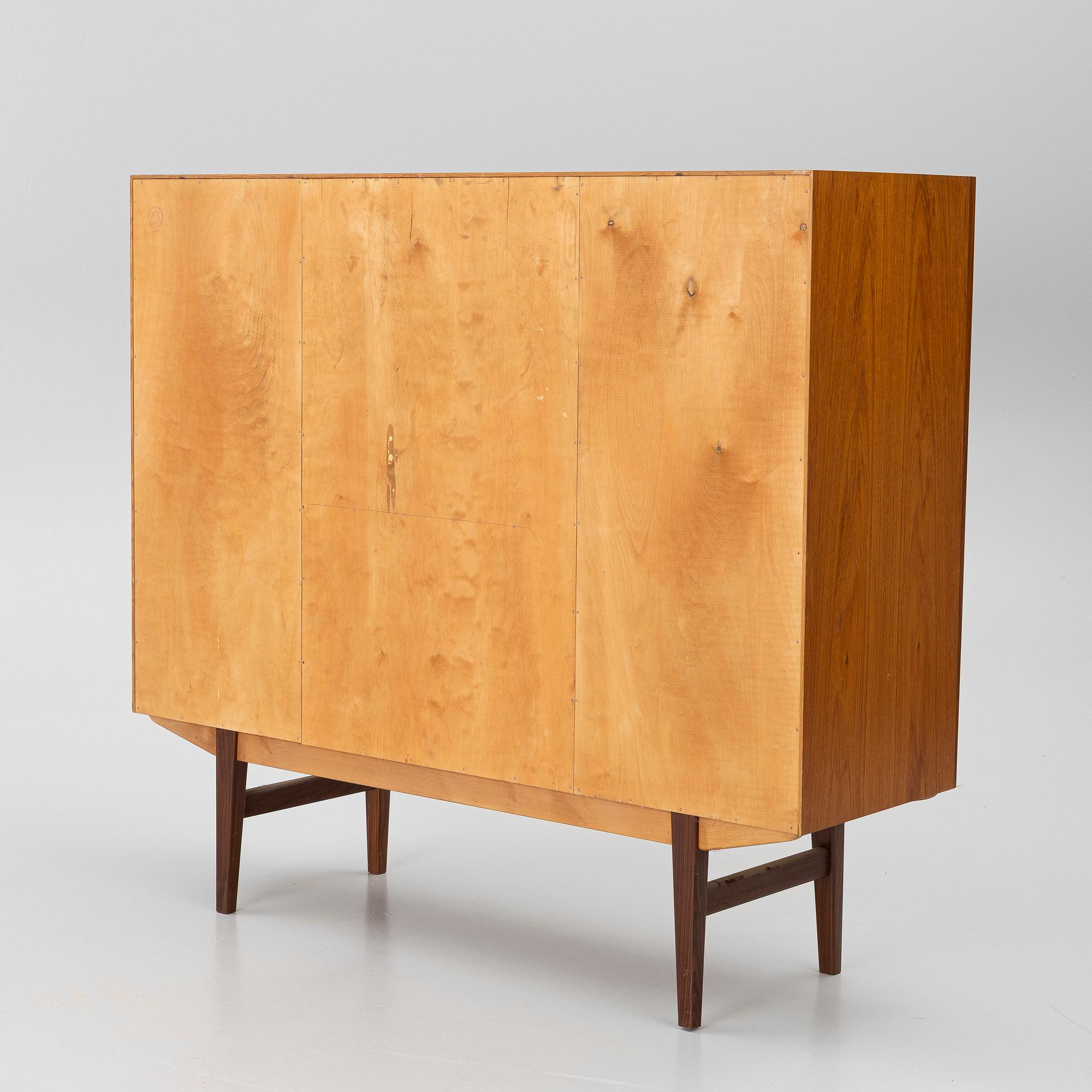 Sideboard, mid-20th century. Svenska Möbelfabrikerna (184).