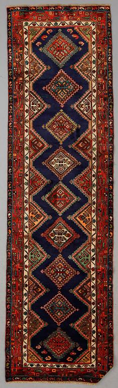 MATTA, Hamadan, ca 303 x 85 cm.