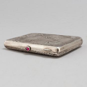 A parcel gilt samorodok Russian cigarettcase 1908-17, by unknown master.