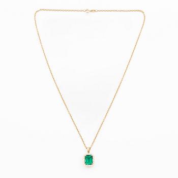 Necklace 18K gold with synthetic emerald and brilliant-cut diamonds.