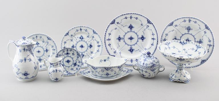 SERVISPORSLIN, 45 delar, "Musselmalet", Royal Copenhagen.