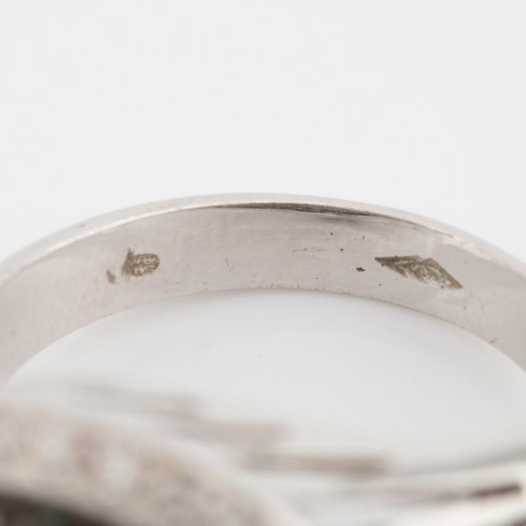 Ring, 18K white gold set with brilliant-cut and octagonal-cut diamonds.