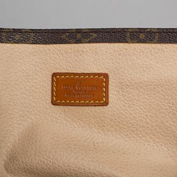 A Louis Vuitton "Sac Plât" bag.