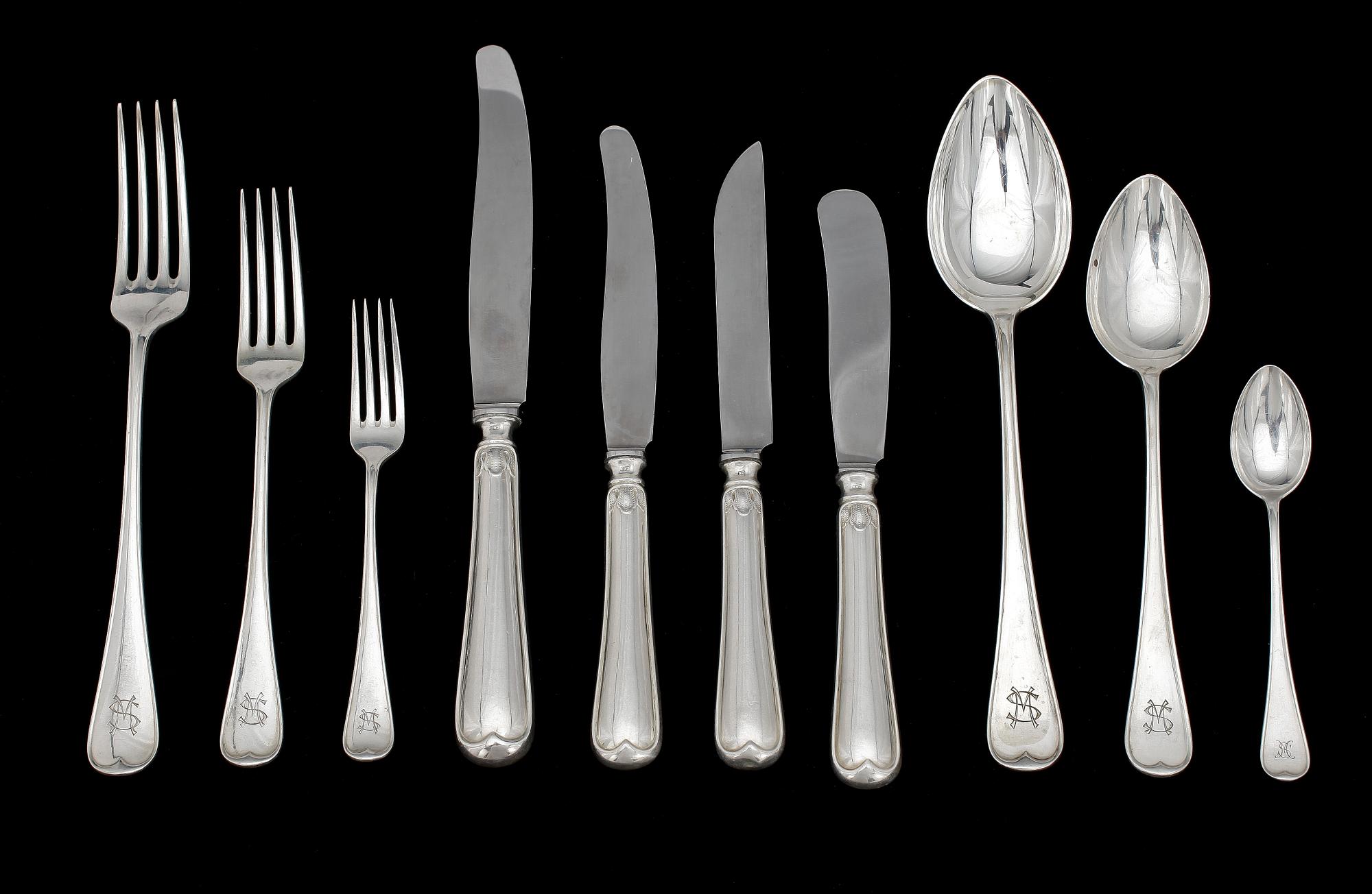 BESTICKUPPSÄTTNING, 105 delar, silver, C G Hallberg, Stockholm, 1930-40-tal. Tot vikt ca 4932 g.