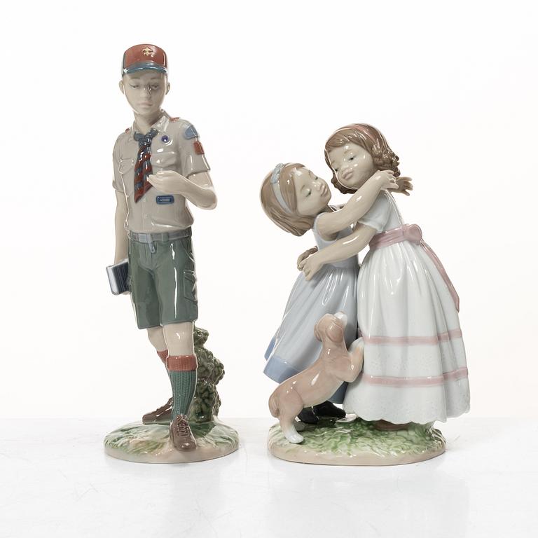 Lladró, 5 figuriner, " Flowers for mommy", "For a special someone", "Gime me a hug", "Classic scout", " Off to school".