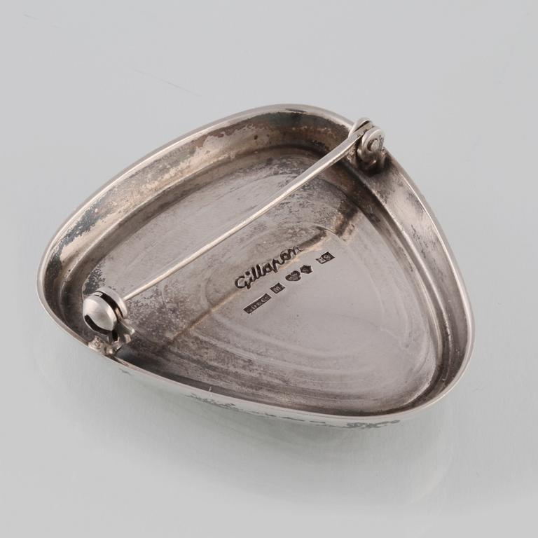 BROSCH, silver med cabochonslipad ametist, Sven Arne Gillgren för Gustav Dahlgren & Co, Malmö, 1955. Vikt 11,7 gram.