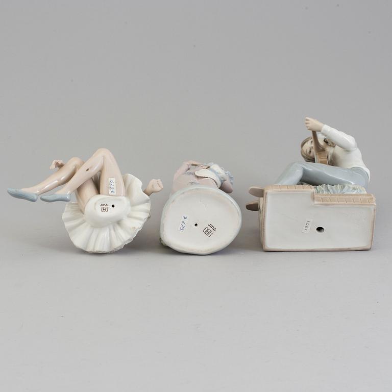 FIGURER, tre stycken, porslin. NAO, Spanien, 1900-tal.