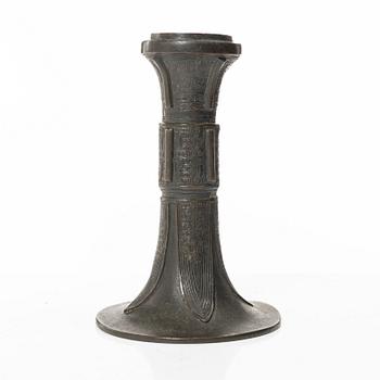 An archaistic bronze vase, Gu, Qing dynasty (1644-1912).