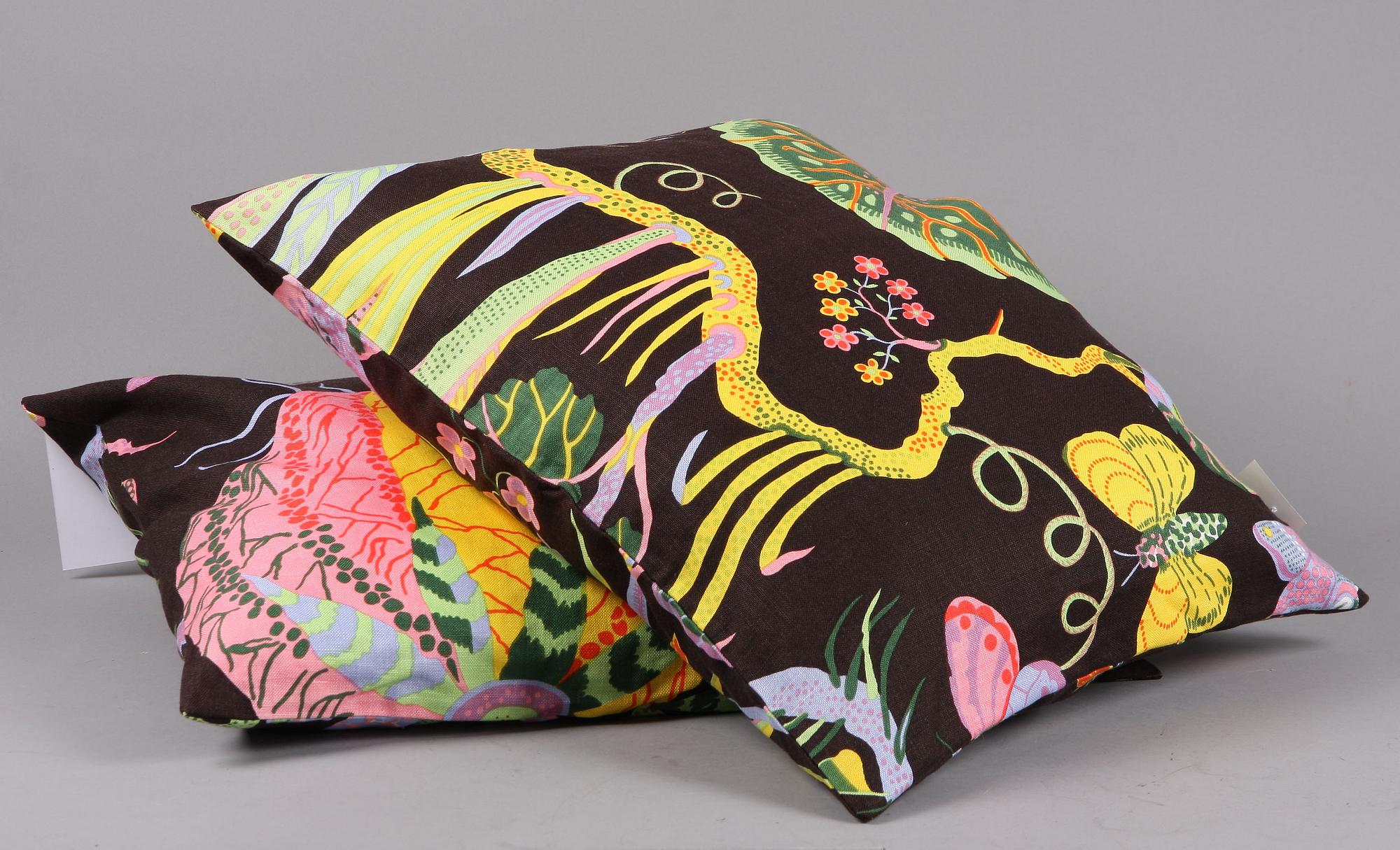 KUDDAR, ett par. Josef Frank "Brun Hawaii".