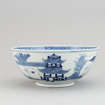 Skål, porslin. Qingdynastin, 1800-tal.