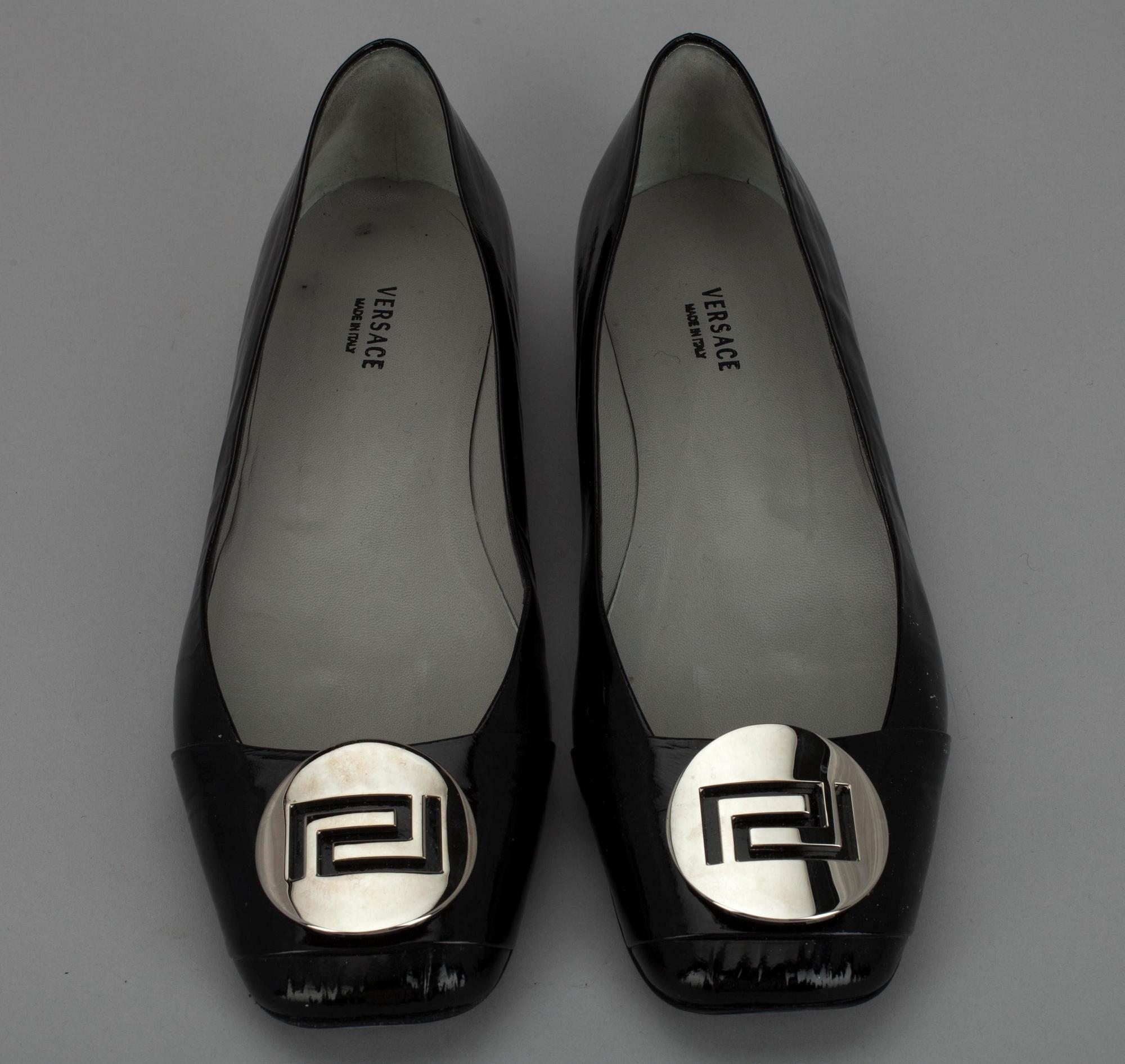 SKOR, BALLERINAS, Versace i originalkartong.