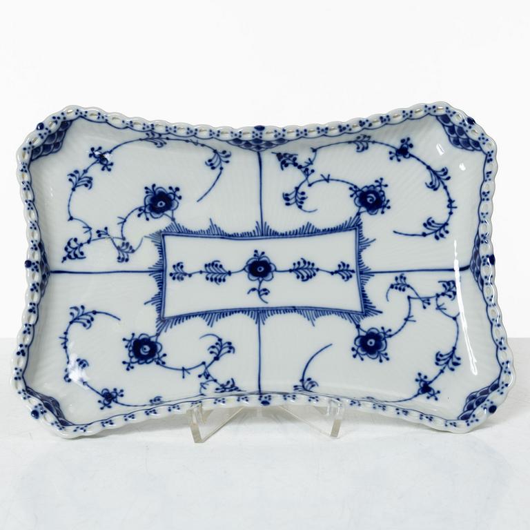 Royal Copenhagen, a set of five porcelain service pieces, 'Musselmalet' / 'Blue Fluted, Denmark.