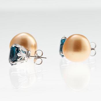 EARRINGS, 14K white gold, south sea pearls 12 mm, Brazilian blue topaz 9.55 ct. Length 23 mm. Weight 10,5 g.