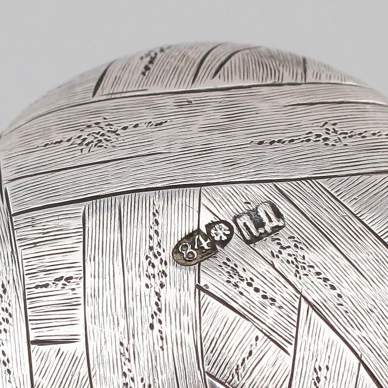 FICKPLUNTA, silver, S:t Petersburg, 1800-/1900. Vikt ca 224 g.