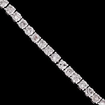 ARMBAND, 14 k vitguld, Rivière, briljantslipade diamanter tot ca 4.72 ct.