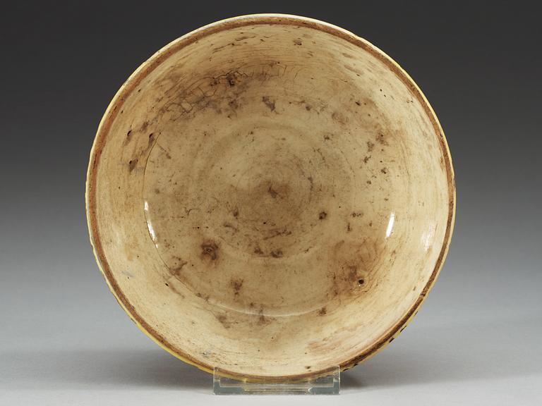 An Italian maiolica bowl, 17th Century.
