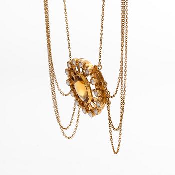 An 18K gold necklace, clasp with a citrine and pearls, Swedish hallmarks 1920.