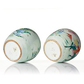 Urnor, ett par, porslin. Qingdynastin, 1800-tal.