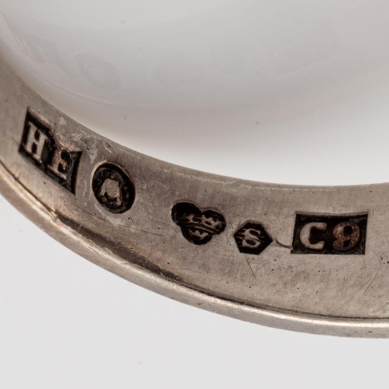 Engelbert/Stigbert, en collier och en ring, silver.