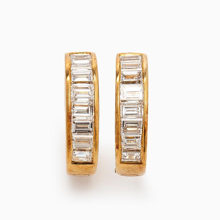 Örhängen, baguetteslipade diamanter, 18K guld.