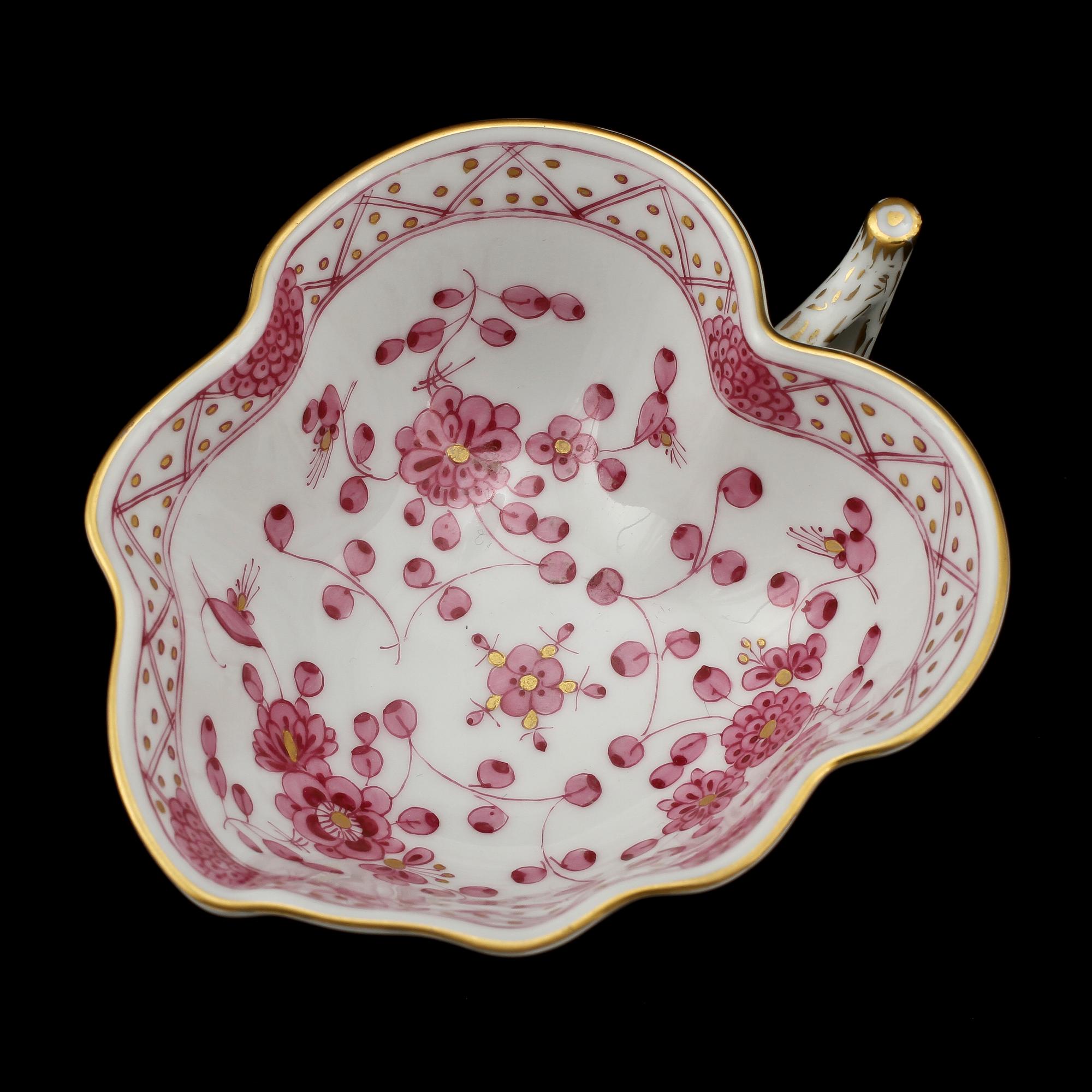 LJUSSTAKAR, ett par samt SKÅLFAT, porslin, Meissen, 1900-tal.